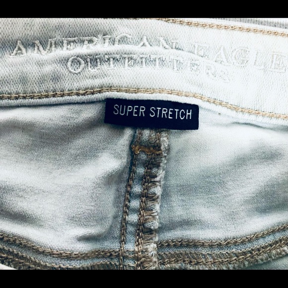 AMERICAN EAGLE DISTRESSED SHORTS SIZE 4 - Picture 6 of 7